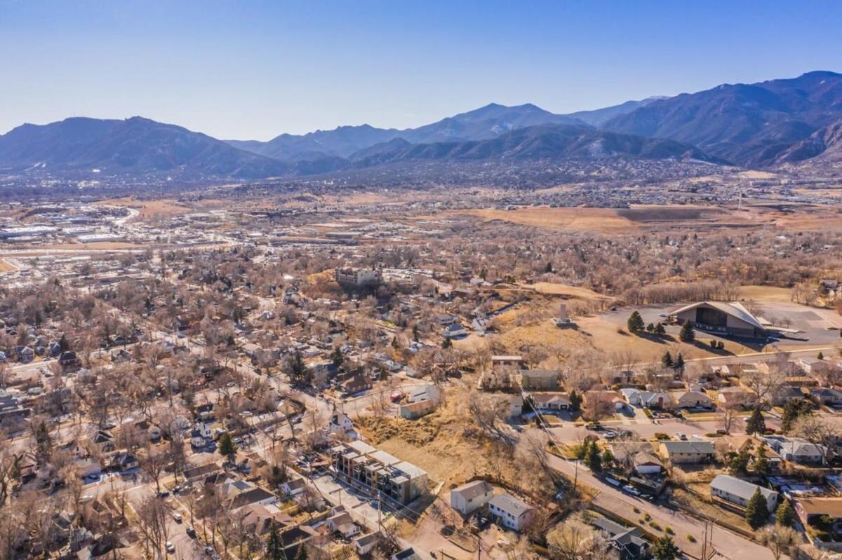 Huge Epic Views 2 Rooftop Lounges Prime Area Villa Colorado Springs Exterior photo