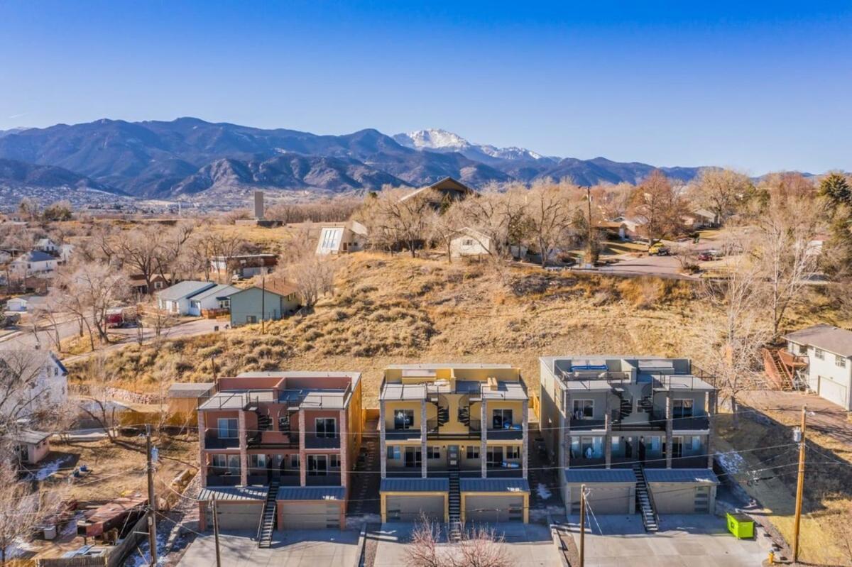 Huge Epic Views 2 Rooftop Lounges Prime Area Villa Colorado Springs Exterior photo