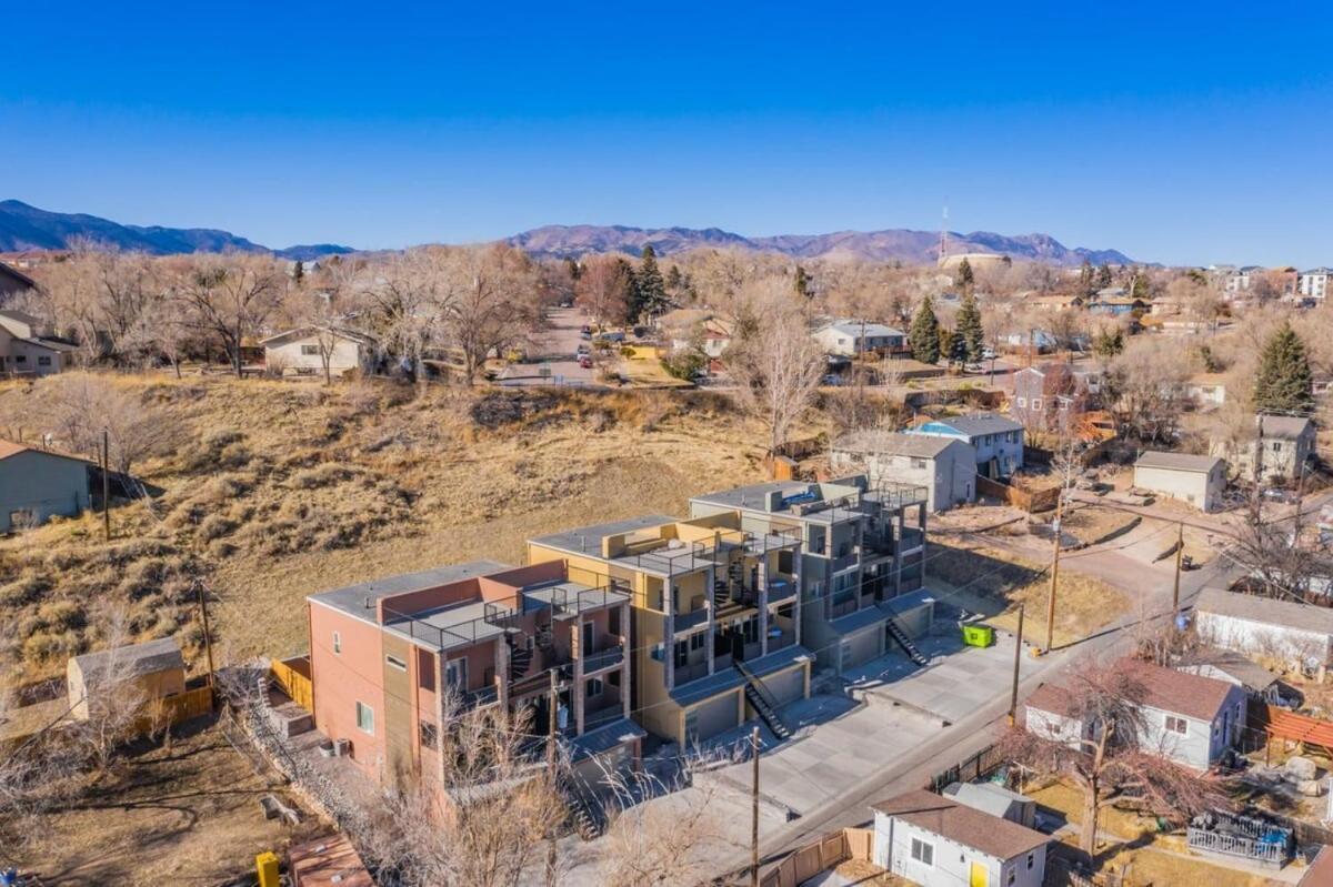 Huge Epic Views 2 Rooftop Lounges Prime Area Villa Colorado Springs Exterior photo